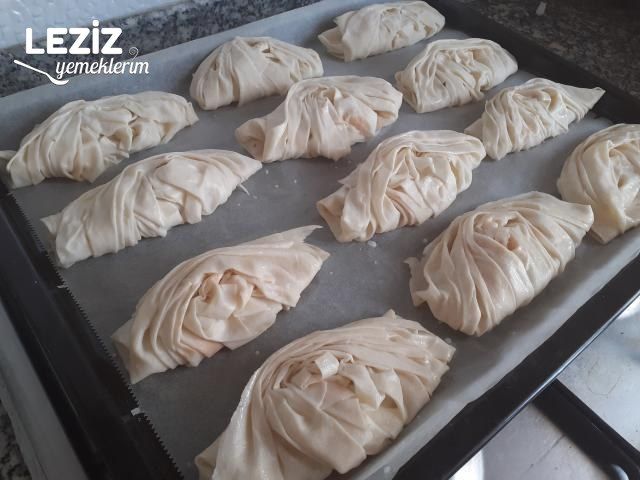 Dışı Çıtır İçi Yumuşak Midye Börek Tarifi