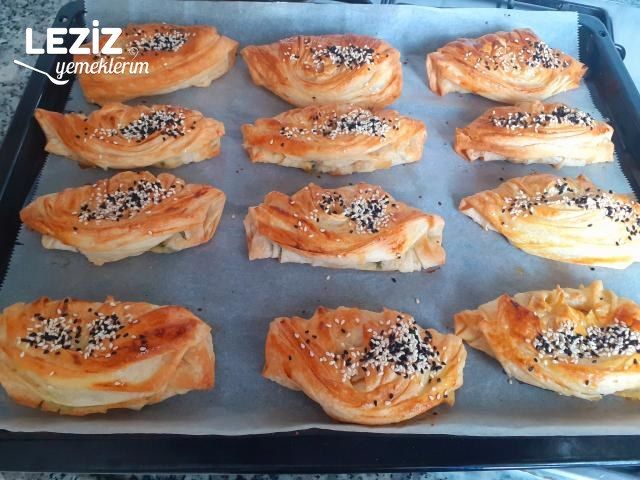 Dışı Çıtır İçi Yumuşak Midye Börek Tarifi