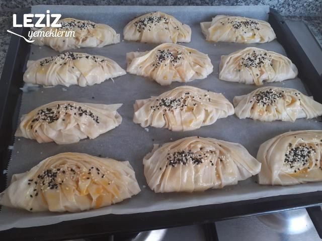 Dışı Çıtır İçi Yumuşak Midye Börek Tarifi