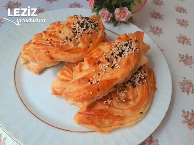 Dışı Çıtır İçi Yumuşak Midye Börek Tarifi