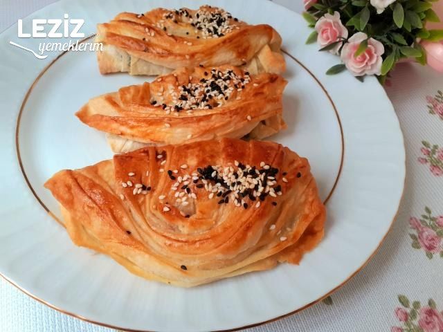 Dışı Çıtır İçi Yumuşak Midye Börek Tarifi