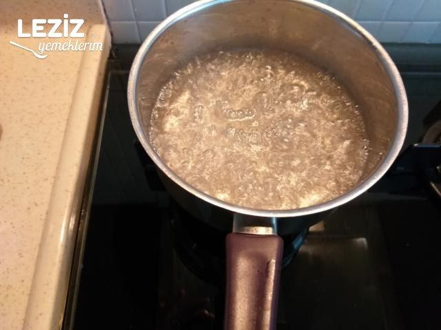 Cevizli İrmik Helvası (Bir Yemek Kaşığı Tereyağı İle)