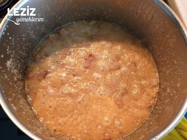 Cevizli İrmik Helvası (Bir Yemek Kaşığı Tereyağı İle)