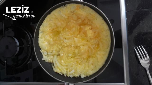 Pratik Soğanlı Yumurta