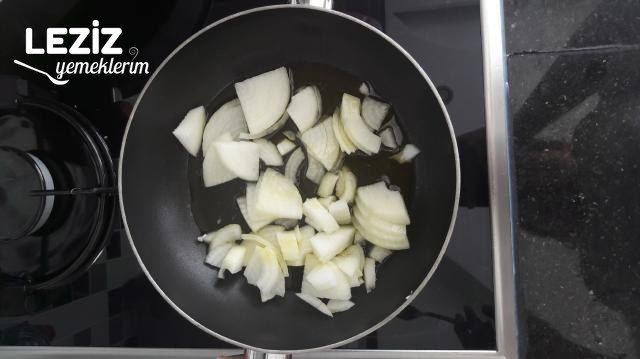 Pratik Soğanlı Yumurta