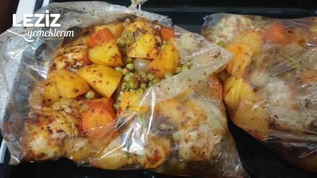 Fırın Torbasında Yumuşacık Sebzeli Tavuk Baget