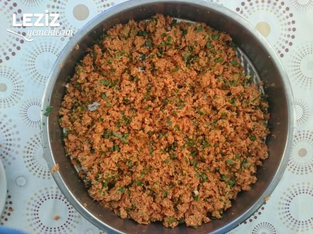 Yumurtalı Çiğ Köfte Yapılışı