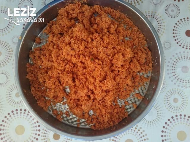 Yumurtalı Çiğ Köfte Yapılışı