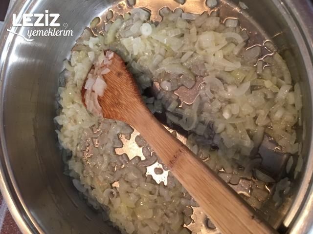 El Açması Pırasalı Börek