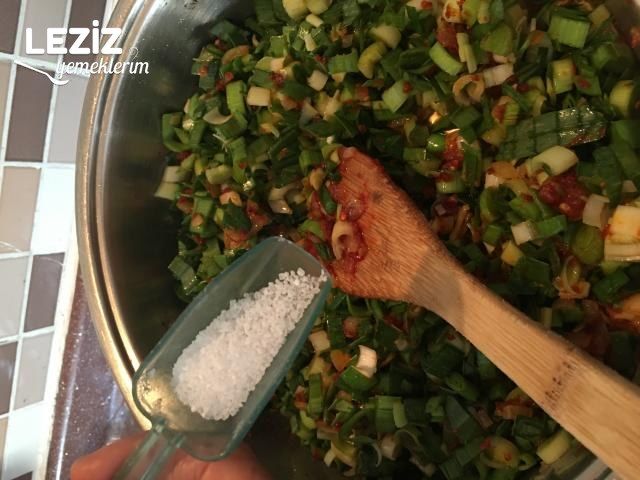 El Açması Pırasalı Börek