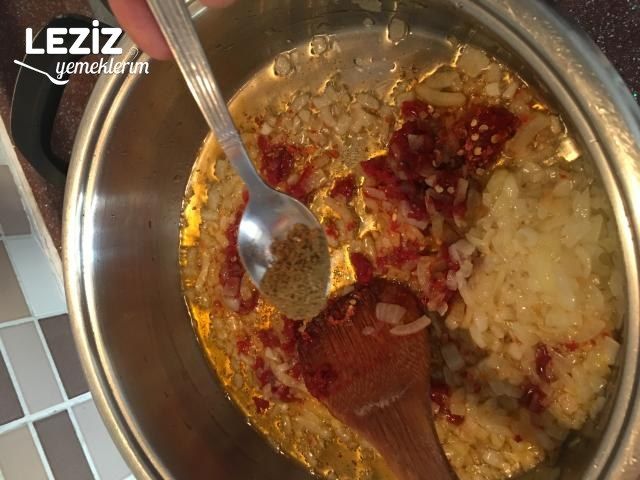 El Açması Pırasalı Börek