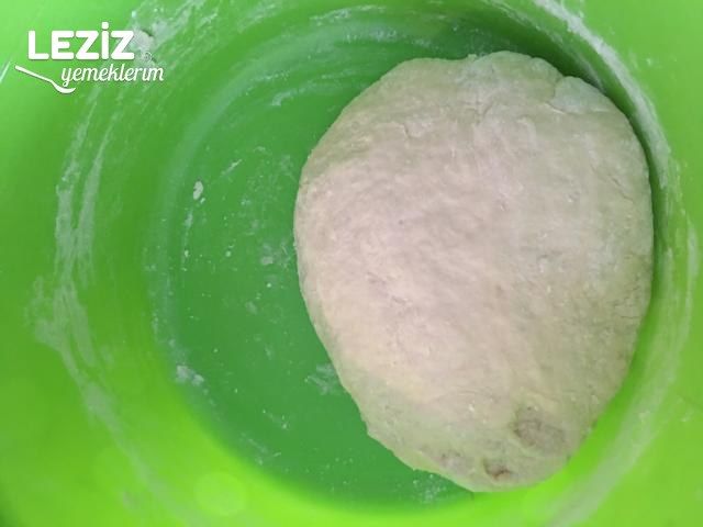 El Açması Pırasalı Börek