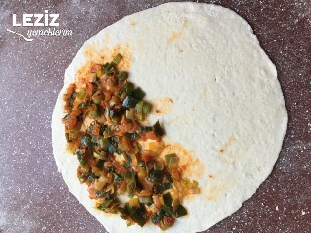 El Açması Pırasalı Börek