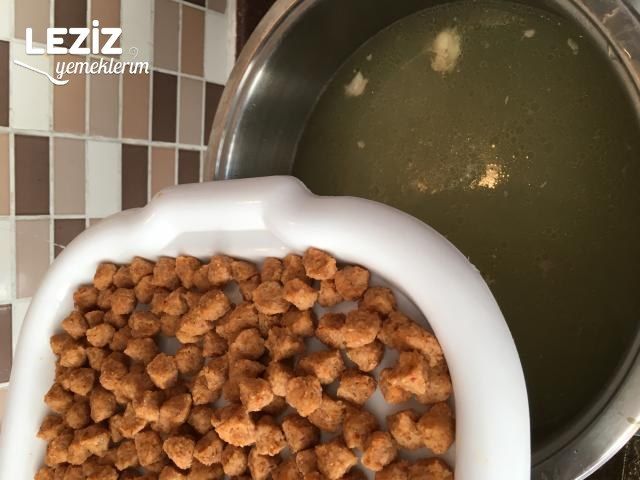 Tavuk Etli Ekşili Köfte Tarifi