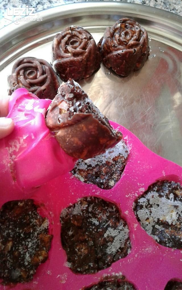 Gül Şekilli Bisküvi Tatlısı