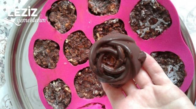 Gül Şekilli Bisküvi Tatlısı