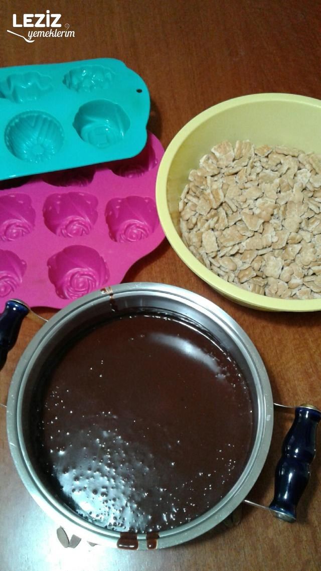 Gül Şekilli Bisküvi Tatlısı