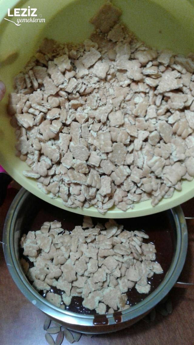 Gül Şekilli Bisküvi Tatlısı