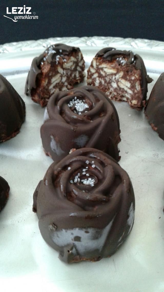 Gül Şekilli Bisküvi Tatlısı