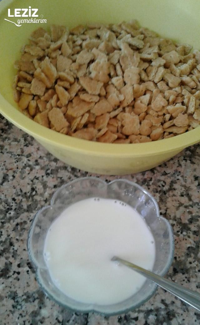 Gül Şekilli Bisküvi Tatlısı