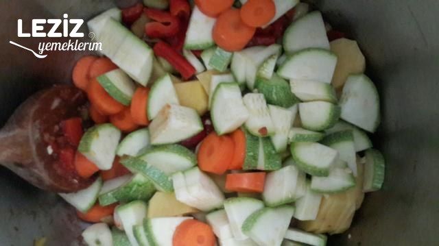 Bol Sebzeli Türlü Çorbası