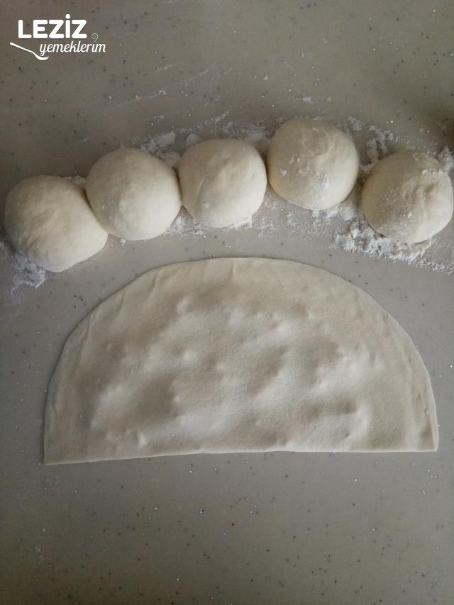 Mayasız Hamurdan Peynirli Gözleme