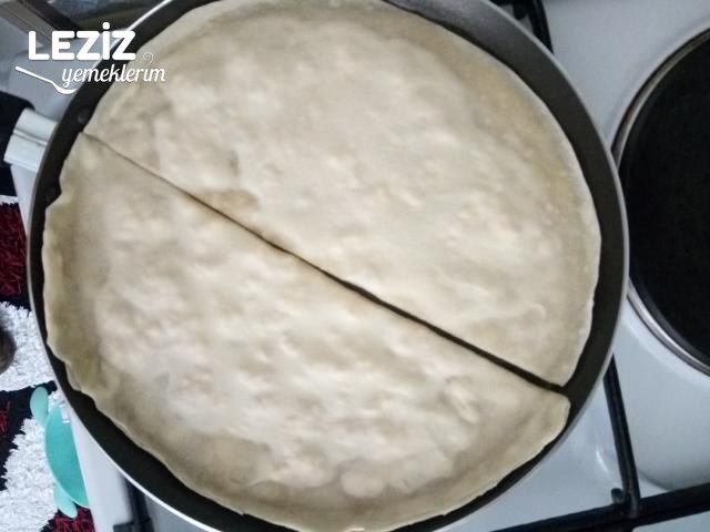 Mayasız Hamurdan Peynirli Gözleme