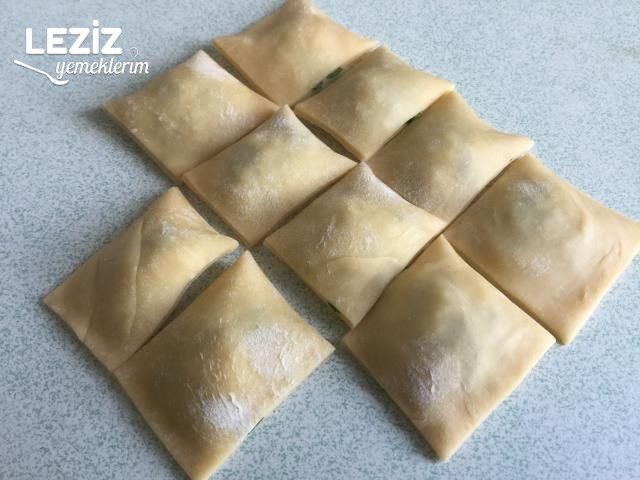 Ravioli Makarna Peynir Dolgulu Domates Soslu