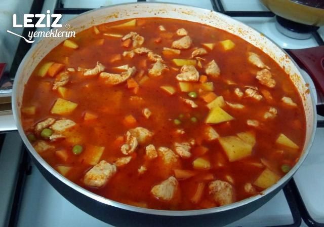 Bezelyeli Patatesli Tavuk Yemeği