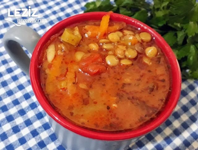 Sebzeli Yeşil Mercimek Çorbası