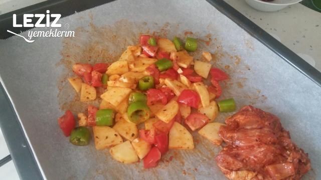 Fırında Tavuk Patates Yemeği (Güveç Tadında)