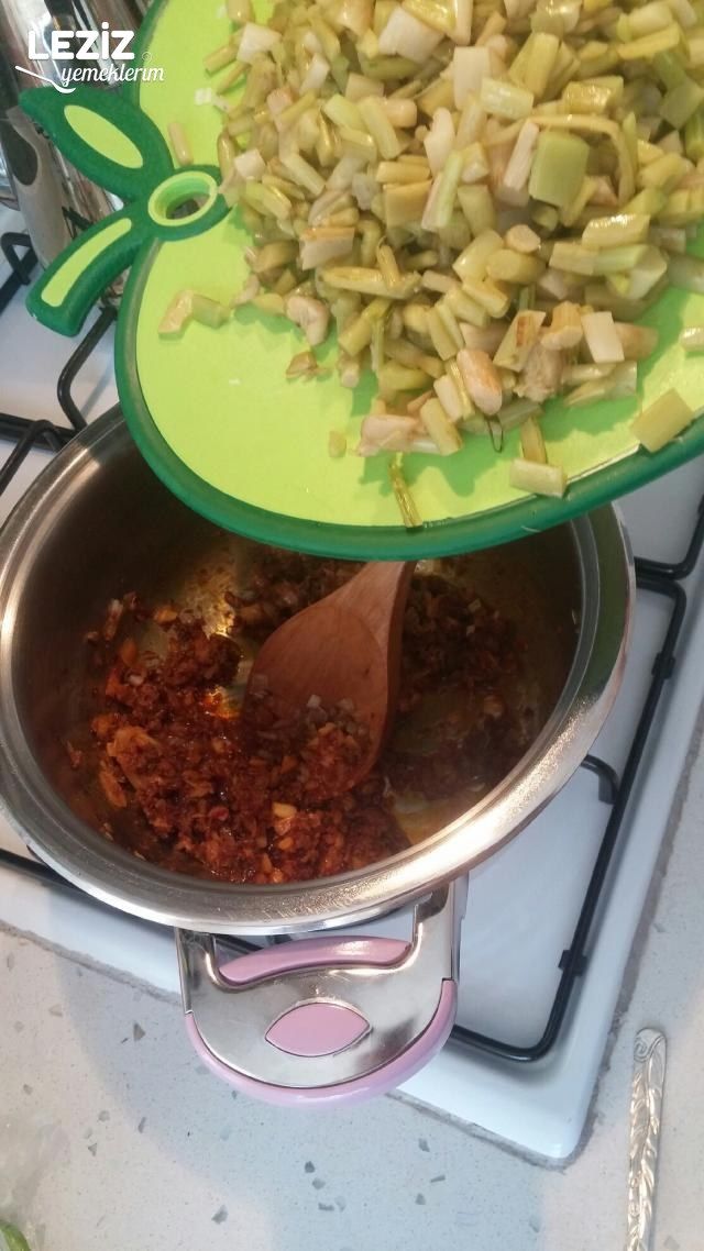 Kıymalı Otlu Kapalı Pide (Antep Usulü)