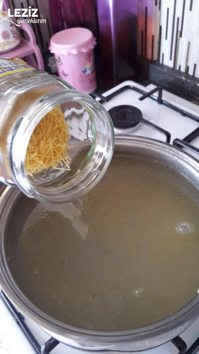 Şehriyeli Tavuk Çorbası Tarifi