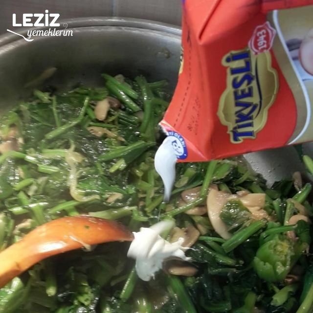 Kremalı Ispanaklı Mantar Sote