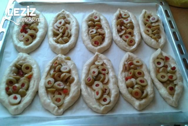Yeşil Zeytinli Açık Poğaça