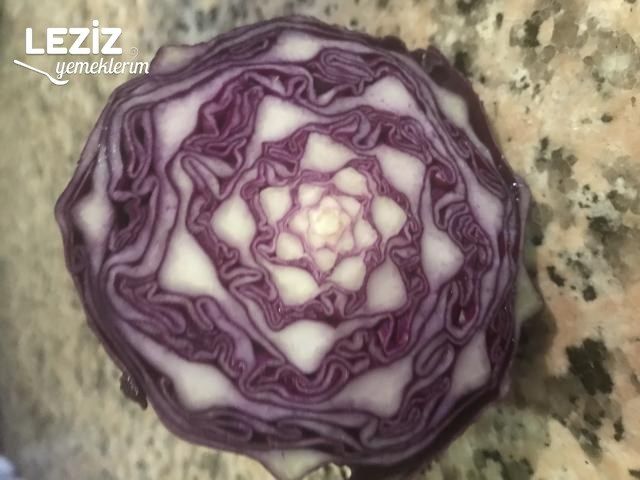 Sirkeli Mor Lahana Salatası