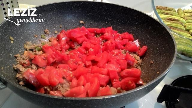 Fırında Kıymalı Kabak Kalye