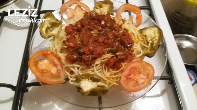 Domates Soslu Leziz Spagetti