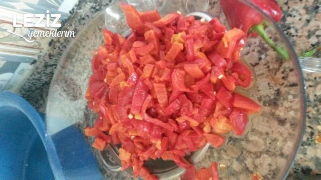 Soğanlı Közlenmiş Biber Salatası