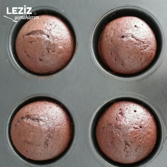 Brovni Tadında Soslu Muffin Kek