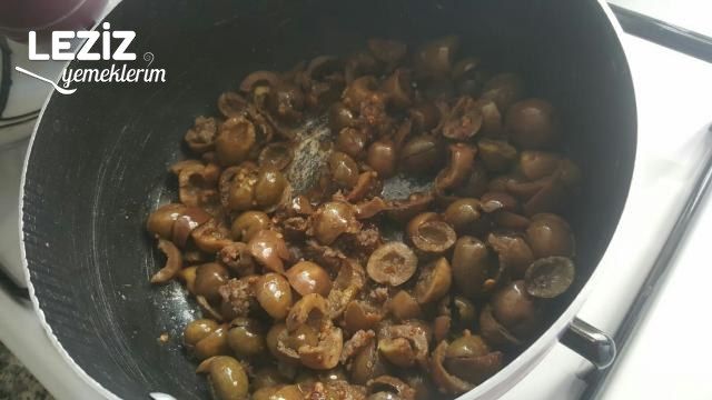 Kıymalı Zeytin Kavurması