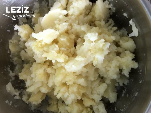 Nefis Yoğurtlu Patates Salatası Tarifi
