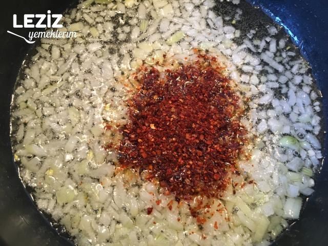 Tavuklu Börek Nasıl Yapılır