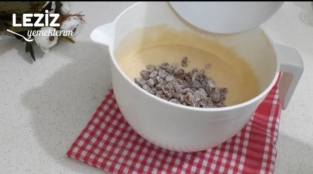 Püf Noktası İle Nefis Üzümlü Kek Tarifi (Videolu)