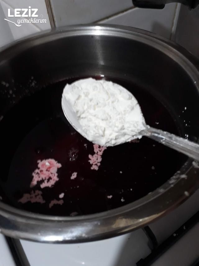 Vişne Jölesi Tatlısı