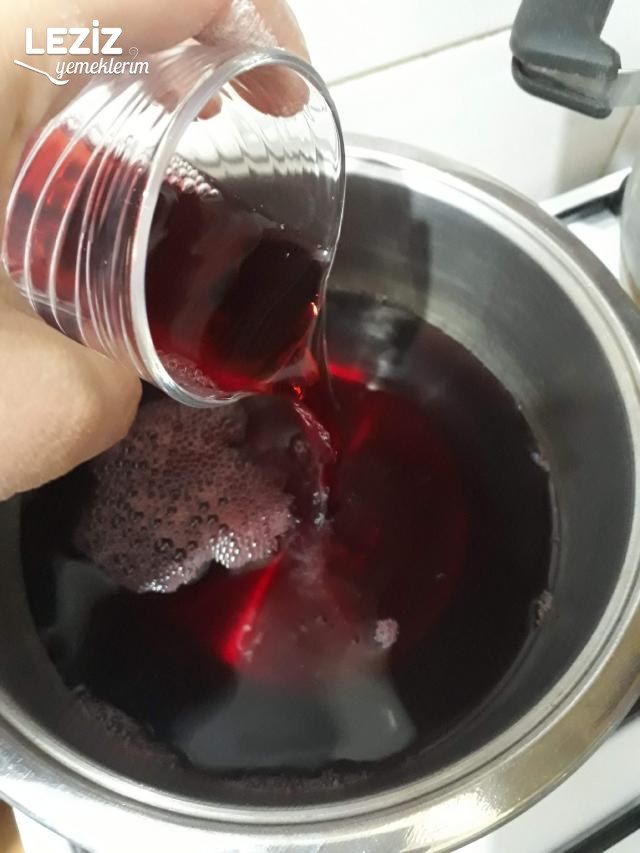 Vişne Jölesi Tatlısı