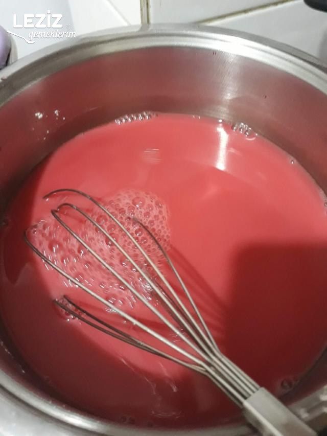 Vişne Jölesi Tatlısı