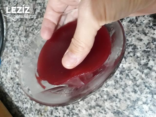 Vişne Jölesi Tatlısı