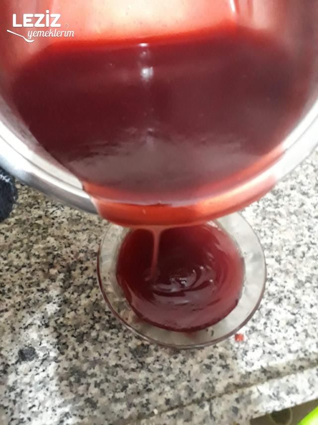 Vişne Jölesi Tatlısı