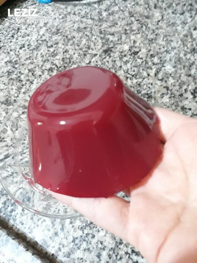 Vişne Jölesi Tatlısı